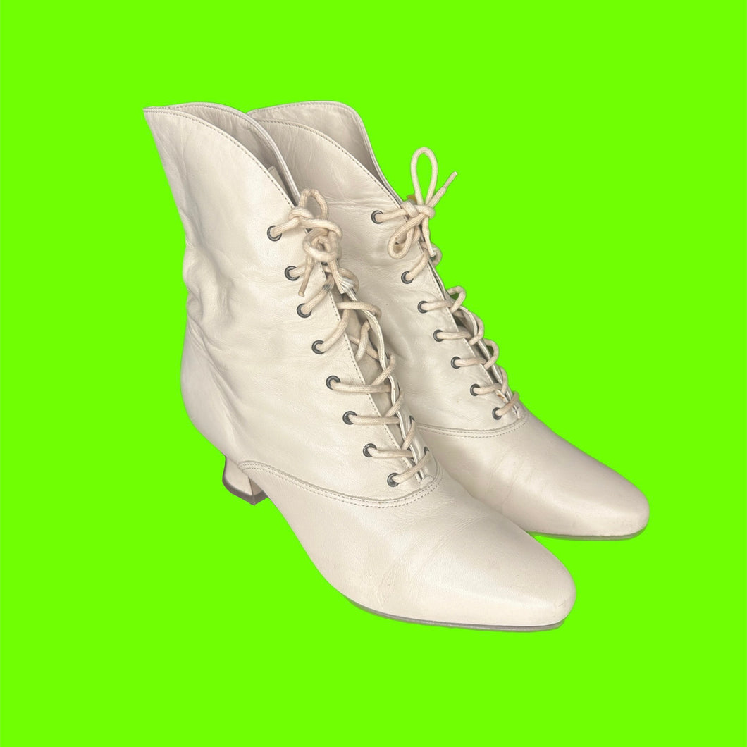 80s does Victorian White boots
